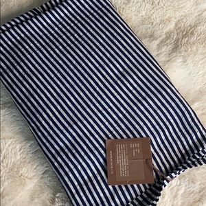 Brand new tag Acacia pareo ADULT